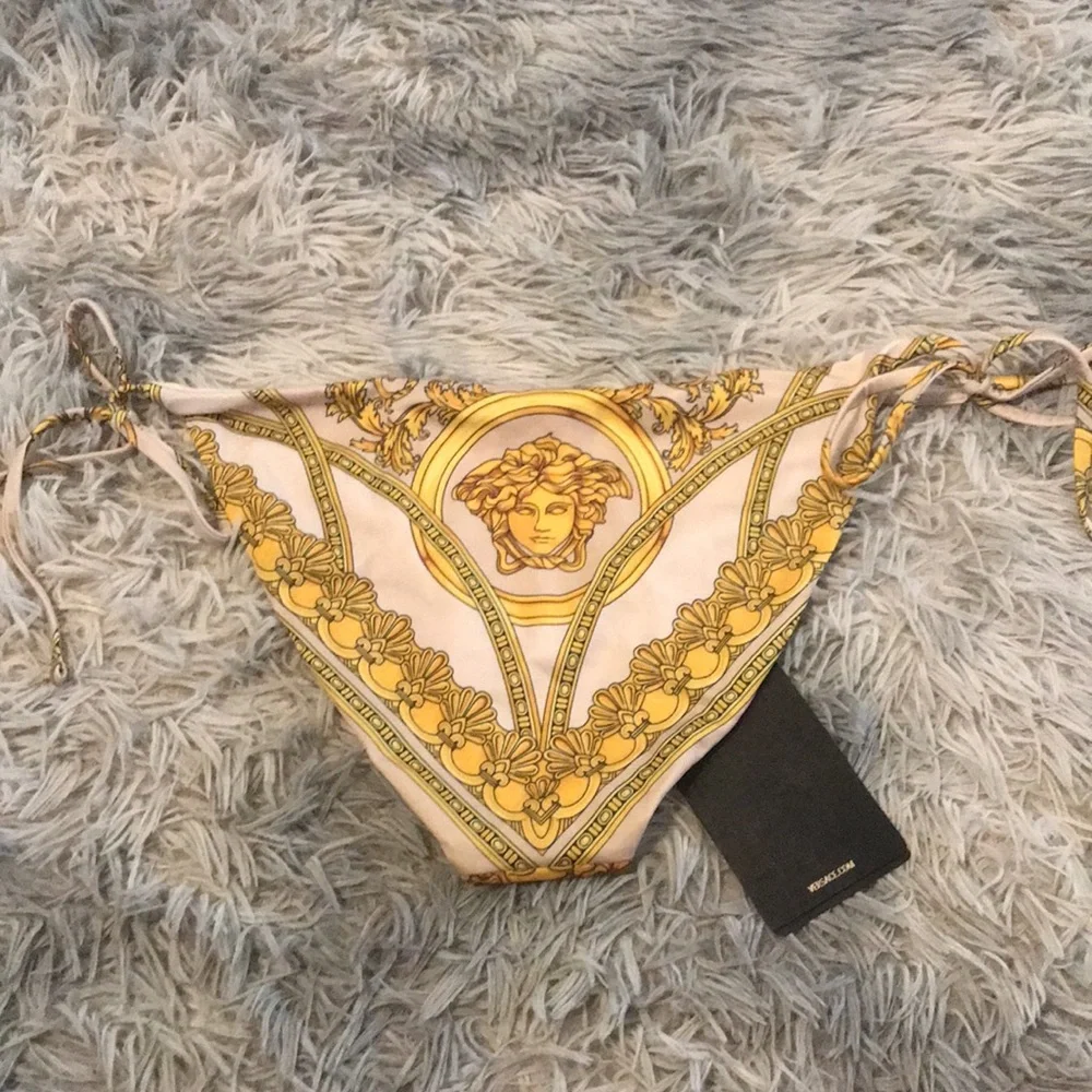 💛New Authentic Versace La Coupe des Dieux Cream Bikini Bottom Gold– Size 3 - Picture 11 of 12